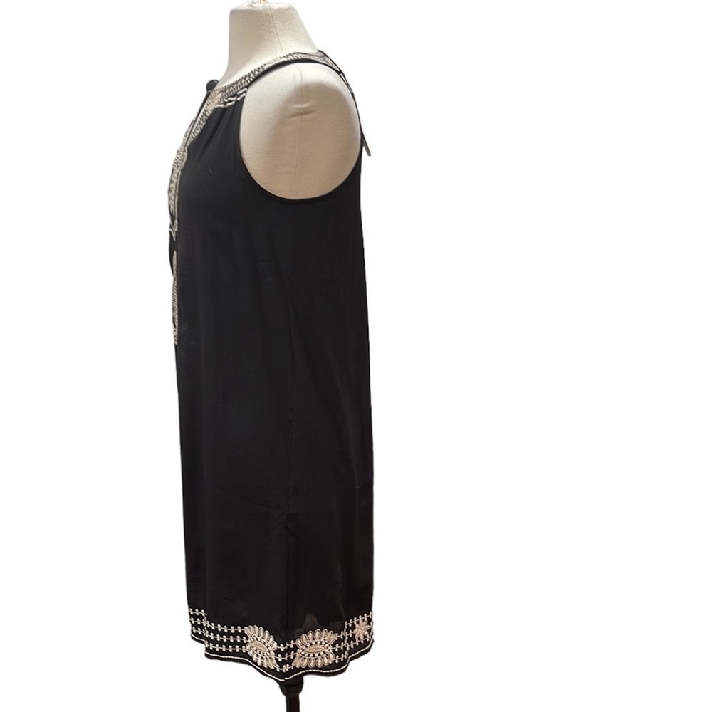 NWT THML Embroidered Sleeveless Shift Dress Black Cream SZ S - Picture 3 of 7